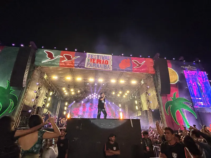 Henry Freitas anima mais de 40 mil fãs no 3º dia de Festival de Verão em Parnaíba