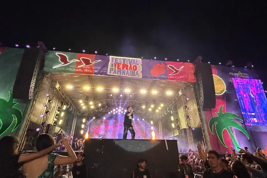 Henry Freitas anima mais de 40 mil fãs no 3º dia de Festival de Verão em Parnaíba