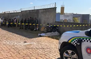 Homem é assassinado com três tiros na cabeça em Teresina (Foto: Kássio Cavalcante / Conecta Piauí)