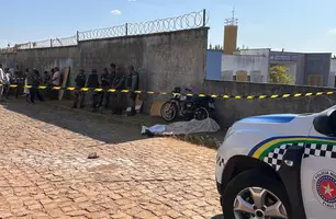 Homem é assassinado com três tiros na cabeça em Teresina (Foto: Kássio Cavalcante / Conecta Piauí)