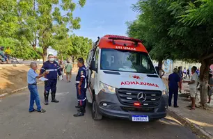 Homem é encontrado morto por populares em praça pública na cidade de Picos (Foto: Reprodução/Antônio Rocha)