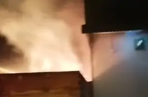 Incêndio de grandes proporções atinge loja Ferronorte em Timon (Foto: Reprodução)