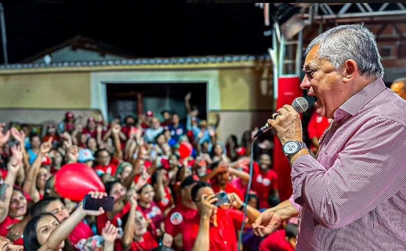 José Guimarães em comício realizado na cidade de Altaneira