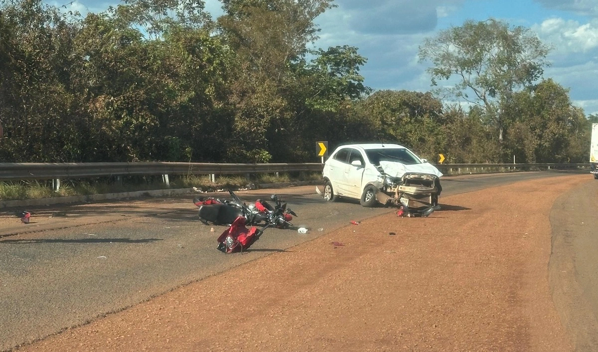 Jovem de 27 anos morre em colisão entre carro e moto na BR-343 em Piripiri