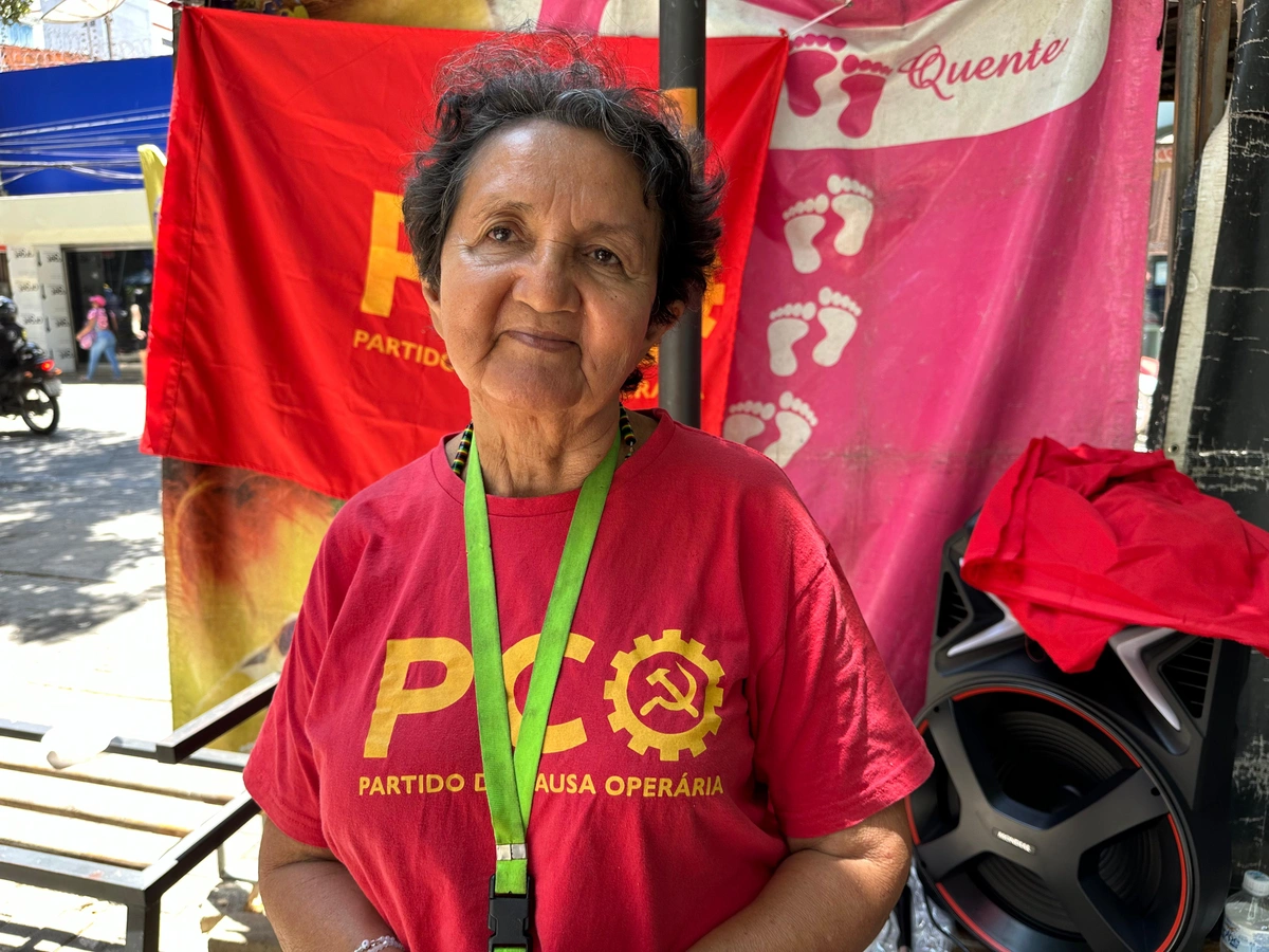 Lourdes Melo cumpre agenda em Teresina com 'Rádio Calçada' na Praça Rio Branco