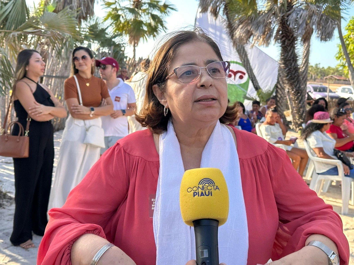 Ministra Cida Gonçalves visita terreno da Casa da Mulher Brasileira em Parnaíba