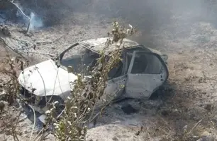 Motorista cai de ponte e carro pega fogo entre Campo Maior e Cabeceiras do Piauí (Foto: Reprodução)