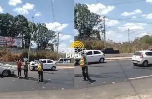 Ônibus bate na traseira de carro e envolve outros dois veículos na av. João XXIII (Foto: Reprodução)