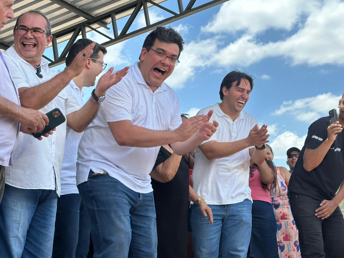 Rafael Fonteles inaugura praça poliesportiva com quiosques e palco em Nazária