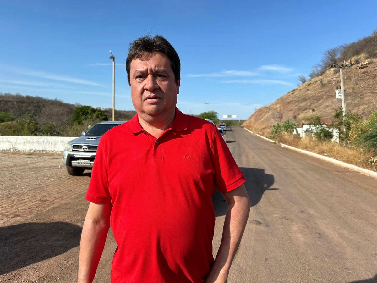 Rafael Fonteles visita obras de pavimentação entre Campinas e Floresta do Piauí