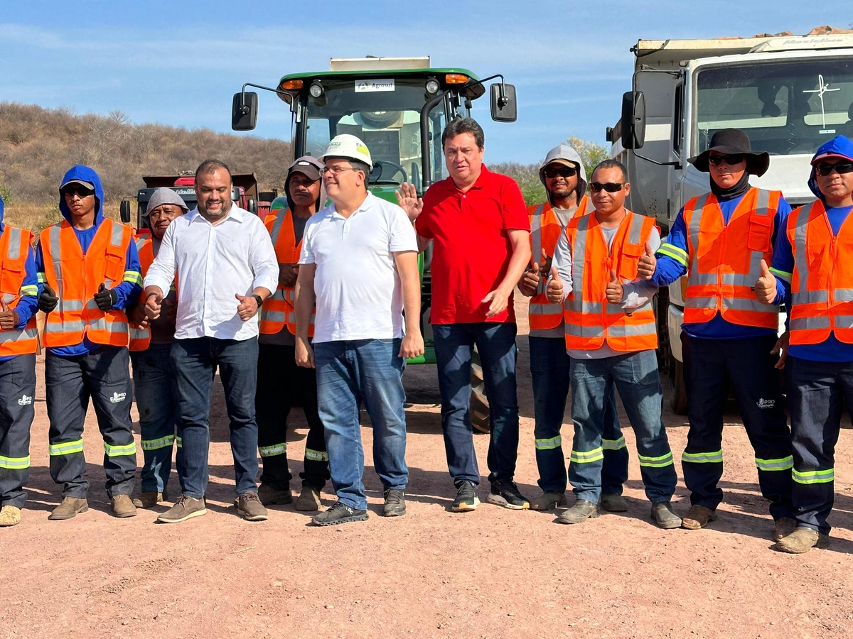 Rafael Fonteles visita obras de pavimentação entre Campinas e Floresta do Piauí