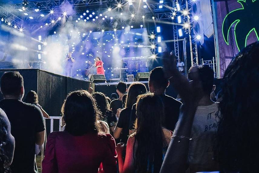 Show gospel em Parnaíba comove multidão e deixa marcas de fé e emoção Show gospel em Parnaíba comove multidão e deixa marcas de fé e emoção