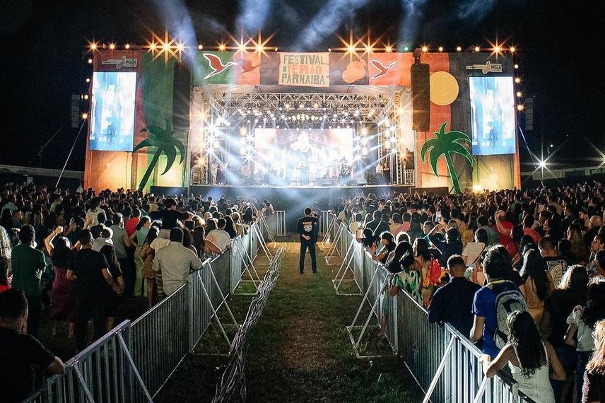 Show gospel em Parnaíba comove multidão e deixa marcas de fé e emoção Show gospel em Parnaíba comove multidão e deixa marcas de fé e emoção