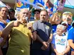 Silvio Mendes agradece apoiadores durante caminhada na zona Sudeste de Teresina