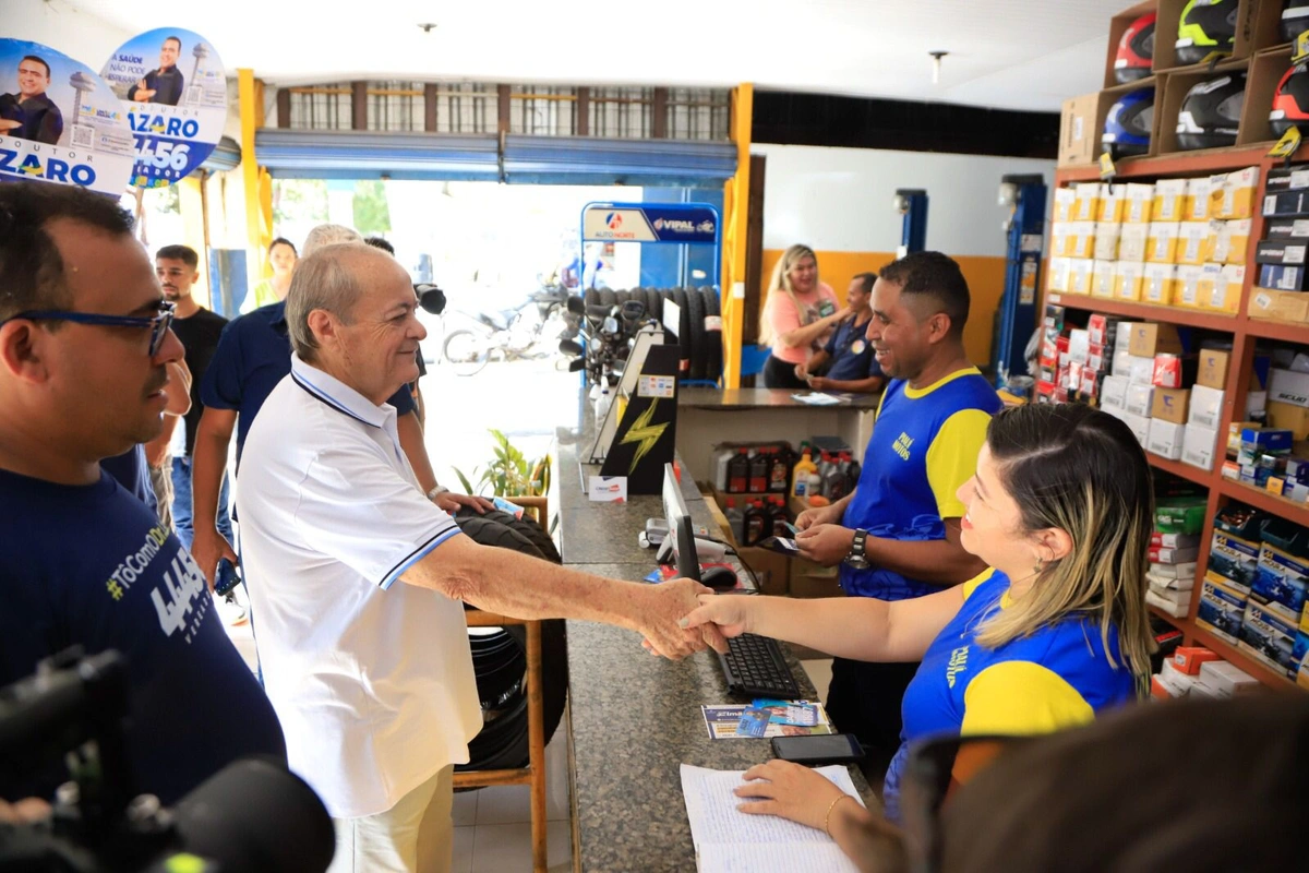 Silvio Mendes em caminhada na zona Sudeste de Teresina