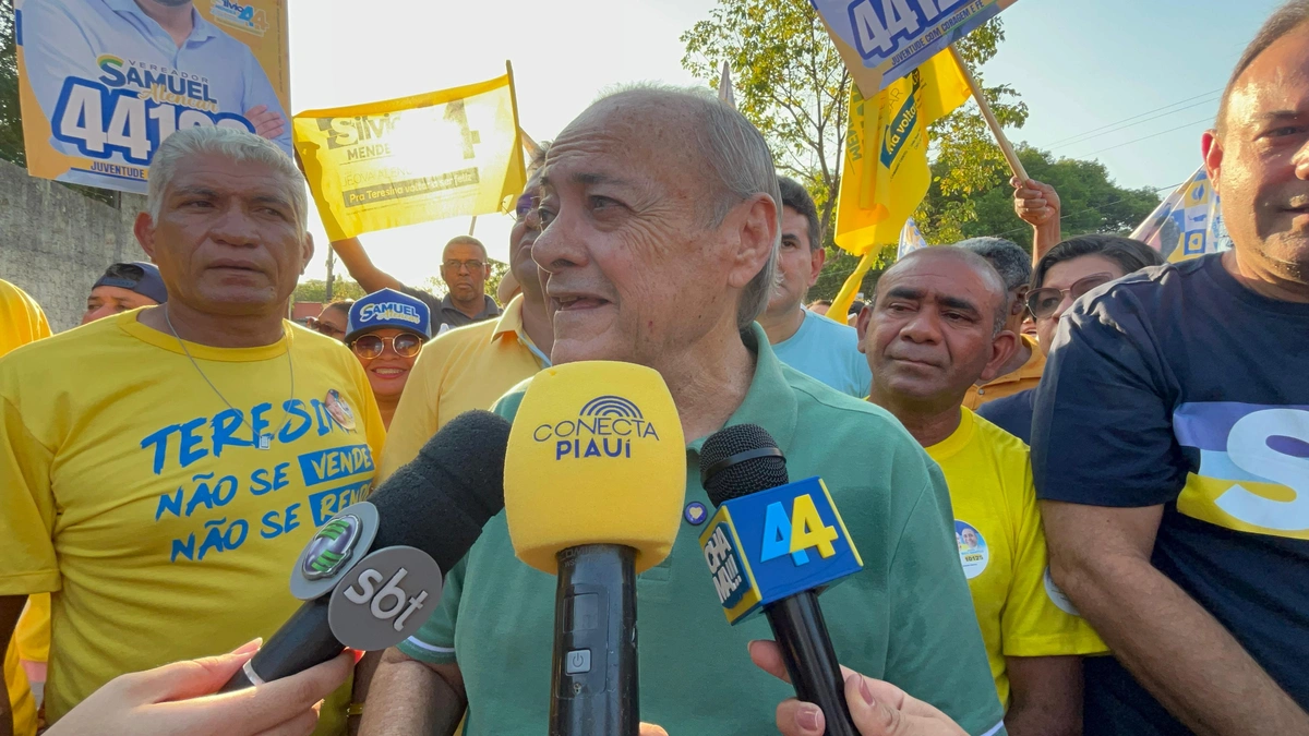 Sílvio Mendes realiza caminhada na zona Sul de Teresina