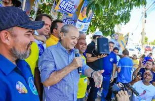 Silvio Mendes realiza caminhada no bairro Renascença nesta sexta (Foto: Suyane Mesquita)