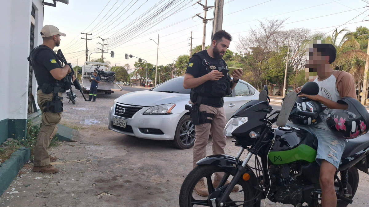 Três pessoas com mandado de prisão em aberto são presas durante blitz em Teresina