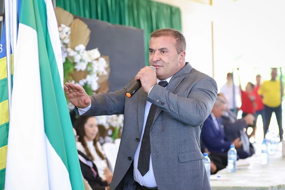 Adelmo da Cincal toma posse como prefeito de Curimatá ao lado de Flávia Jacobina