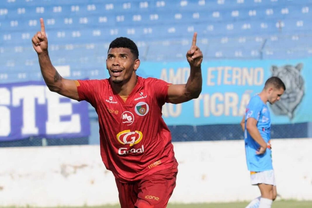Adilson Bahia, atacante do CAP