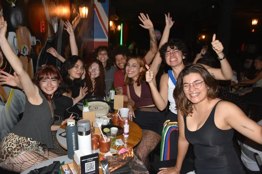 Aprovados no Enem comemoram em PUB Aprovados no Enem comemoram em PUB
