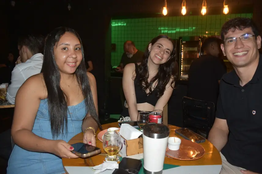 Aprovados no Enem comemoram em PUB Aprovados no Enem comemoram em PUB