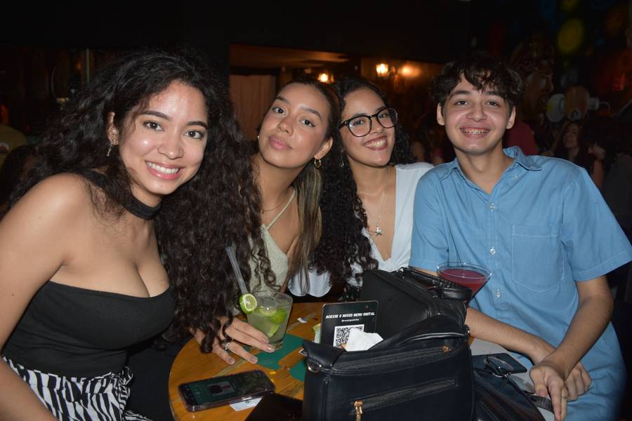 Aprovados no Enem comemoram em PUB