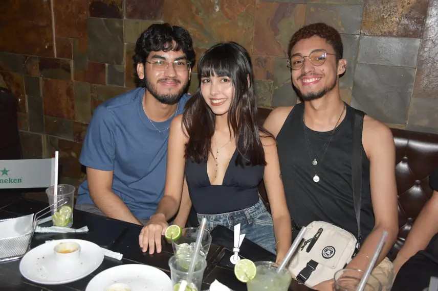 Aprovados no Enem comemoram em PUB Aprovados no Enem comemoram em PUB