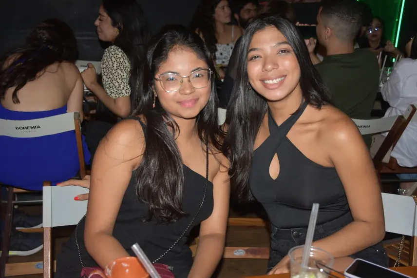 Aprovados no Enem comemoram em PUB