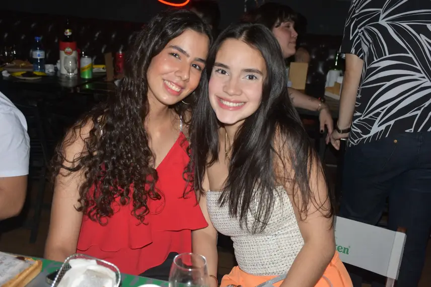 Aprovados no Enem comemoram em PUB Aprovados no Enem comemoram em PUB