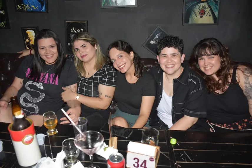 Aprovados no Enem comemoram em PUB Aprovados no Enem comemoram em PUB