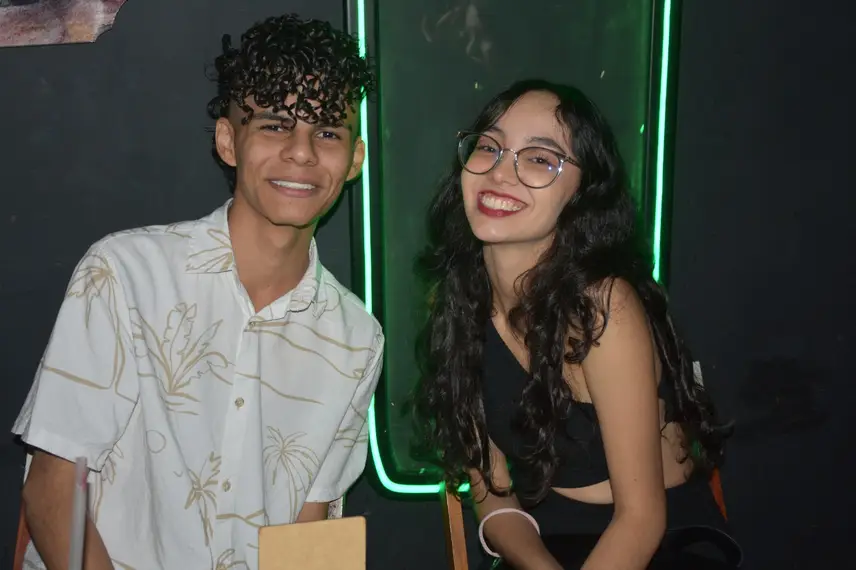 Aprovados no Enem comemoram em PUB Aprovados no Enem comemoram em PUB