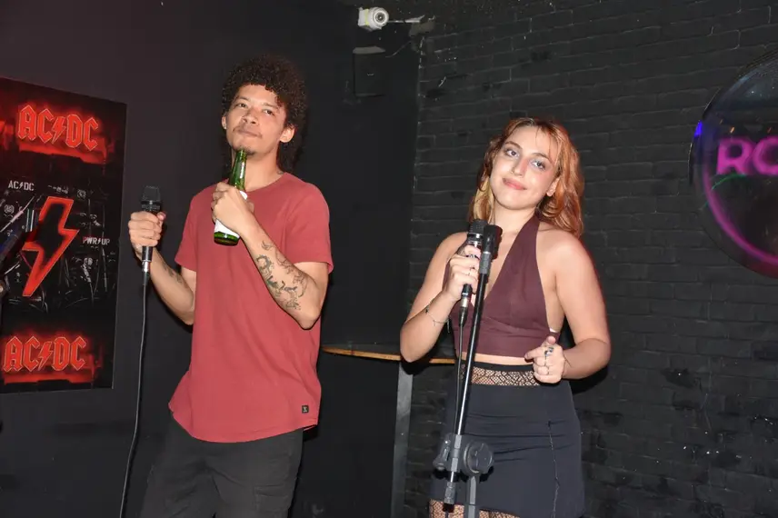 Aprovados no Enem comemoram em PUB Aprovados no Enem comemoram em PUB
