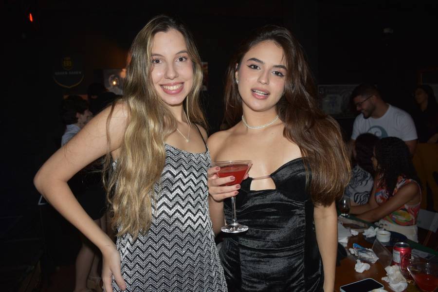 Aprovados no Enem comemoram em PUB