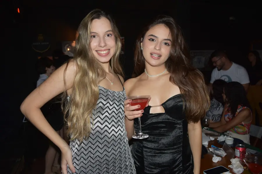 Aprovados no Enem comemoram em PUB