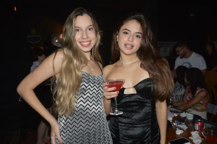 Aprovados no Enem comemoram em PUB Aprovados no Enem comemoram em PUB