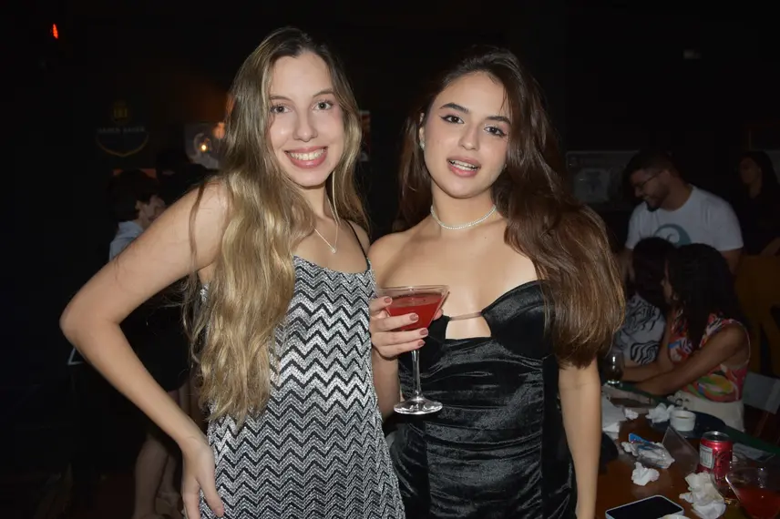 Aprovados no Enem comemoram em PUB