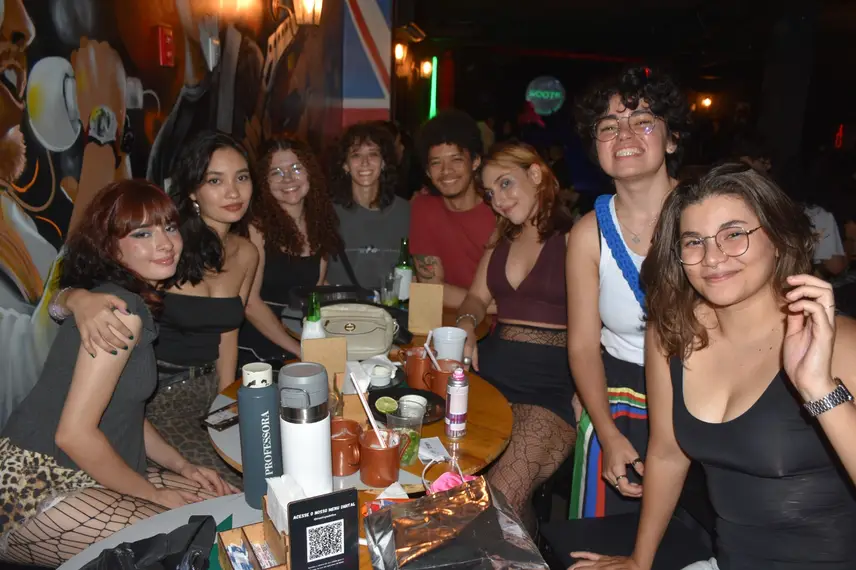 Aprovados no Enem comemoram em PUB Aprovados no Enem comemoram em PUB