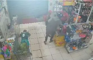 Bandidos assaltam o Comercial do Paulinho em Timon (Foto: Reprodução)