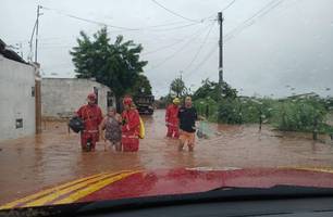 Bombeiros, Defesa Civil e outros órgãos do Piauí montam força-tarefa em Picos (Foto: Reprodução)