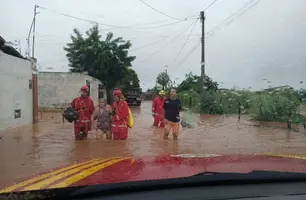 Bombeiros, Defesa Civil e outros órgãos do Piauí montam força-tarefa em Picos (Foto: Reprodução)