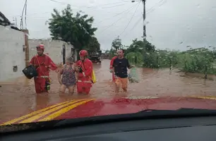Bombeiros Militares do Piauí realizam resgates durante chuvas intensas em Picos (Foto: Divulgação/Corpo de Bombeiros)