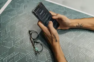 ChatGPT no celular (Foto: Canva)