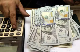 Dólar cai para R$ 5,91 e registra maior queda semanal desde agosto (Foto: REUTERS/Mohamed Abd El Ghany)