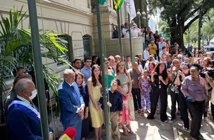 Dr. Pessoa transmite faixa de prefeito à Sílvio Mendes no Palácio da Cidade (Foto: Conecta Piauí)