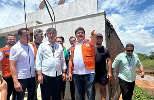 Governador e prefeito alinham medidas contra os impactos das chuvas em Picos (Foto: Conecta Piauí)