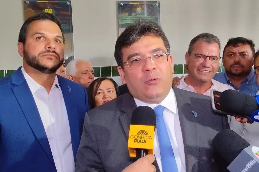 Governador entrega reforma e ampliação de escola na zona Norte de Teresina