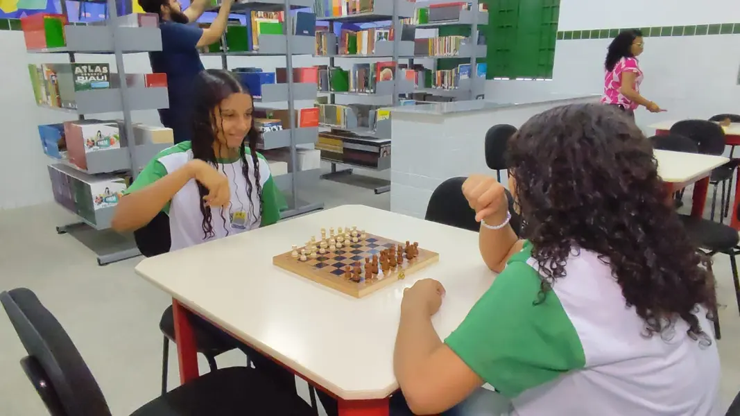Governador entrega reforma e ampliação de escola na zona Norte de Teresina