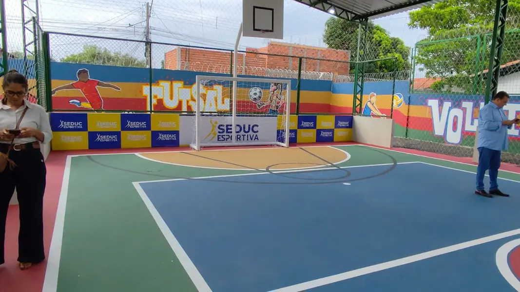 Governador entrega reforma e ampliação de escola na zona Norte de Teresina