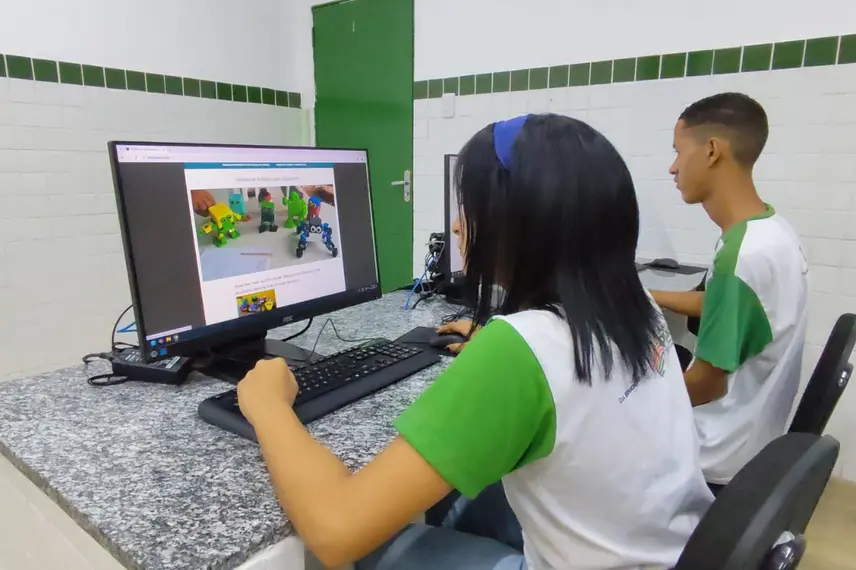 Governador entrega reforma e ampliação de escola na zona Norte de Teresina